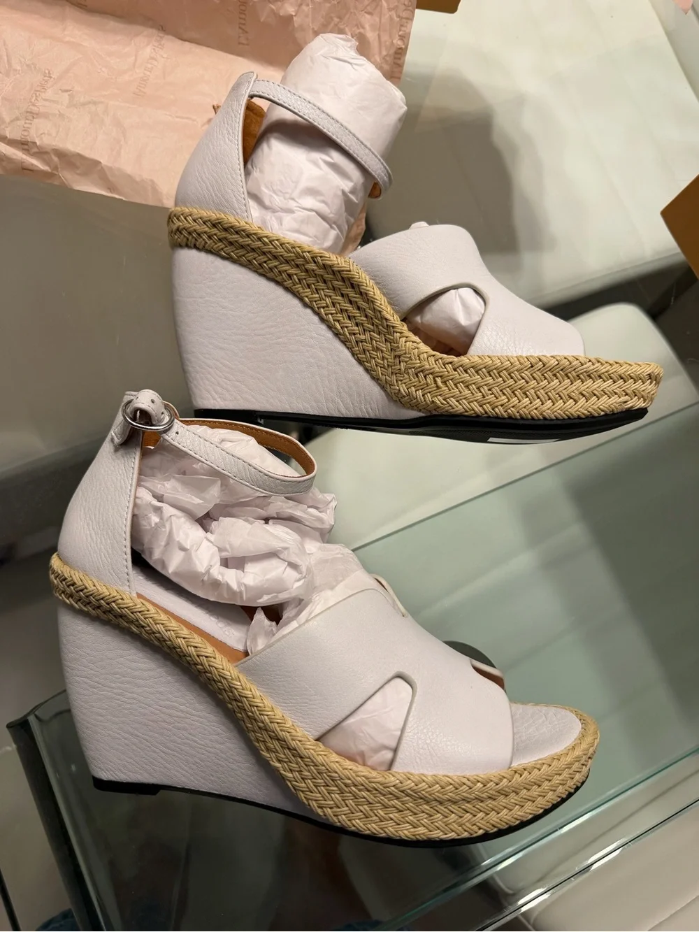 LAmour Des Pieds elegant white